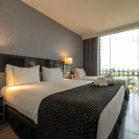 Eurostars Palace Отели рядом с достопримечательностью «Госпиталь Королевы Софии»