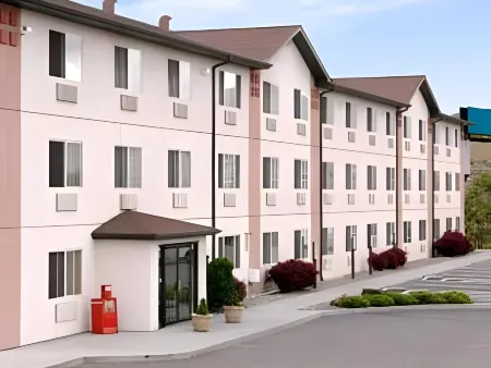 Super 8 by Wyndham the Dalles or