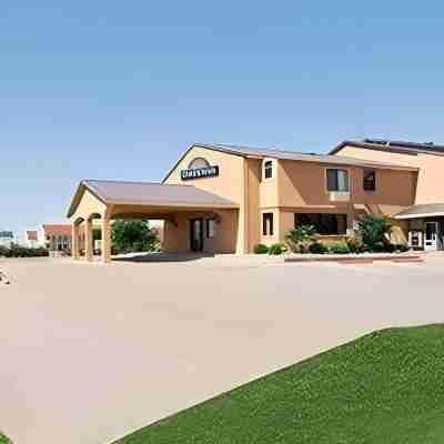 Quality Inn Hotel Exterior