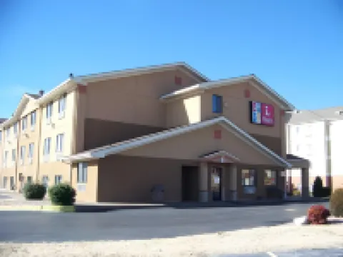 Super 8 by Wyndham Joplin Hotels in Joplin