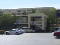 Oceans Beach Resort & Suites - parking