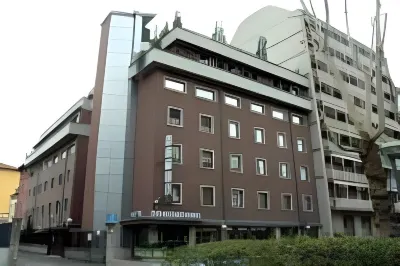 โรงแรมโดเมนิชิโน โรงแรมใกล้อาคารอลิอันซ์ทาวเวอร์
