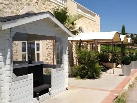 Château de Valloubière Отели в г. Сен-Жан-де-Фо