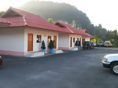 Srisawat Home Bungalow Hotell i Pak Nam