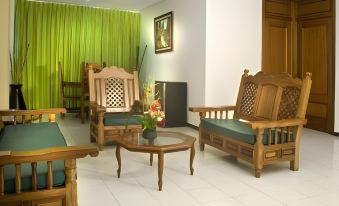 Estanza Hotel & Suites