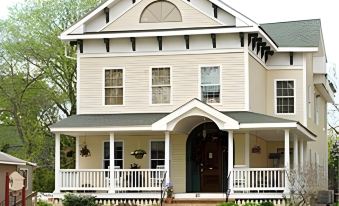 Naomi's Inn Bed & Breakfast