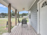 Charming Cottage with BBQ Grill and Fast WiFi - Delightful Coastal Retreat