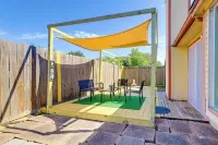Houston Area Home w/ Yard - 5 Mi to Sugar Lakes! - 2 stjerner