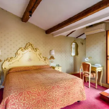 Locanda Al Leon Hotels near Castello