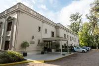 Howard Johnson by Wyndham Escobar Hotel Các khách sạn ở La Lonja