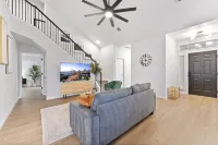 Modern & Homey 3Br Home, Remote Work Friendly, King Beds, Fast WiFi Hotels in Pflugerville