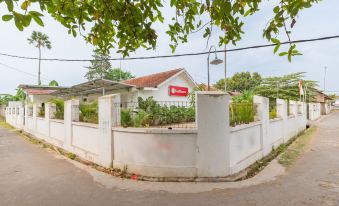 RedDoorz Syariah Near Alun Alun Ciledug Cirebon