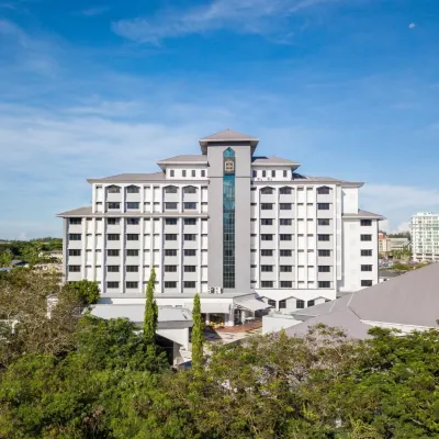 Raia Hotel Kota Kinabalu Hôtels à proximité de : Mosquée d'état de Sabah