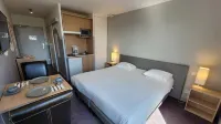 Gold Beach Hotel & Residence Hotels in Crepon