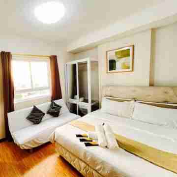 Pool View Studio in Mesaverte with Free Pool & Netflix Rooms