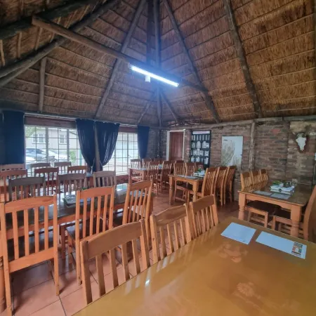 Airport Inn Bed and Breakfast Отели рядом с достопримечательностью «Императорский дворец»