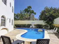 Costambar Ocean Breeze - Beachfront Apartment with Pool - piscine