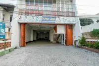 LOFINN Guesthouse Kauman regency kristal 2 / 85 주변 호텔