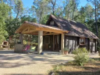 The Chalet VertVentoux - Charming Wooden Chalet for a Cozy and Relaxing Getaway Hotels in Bedoin