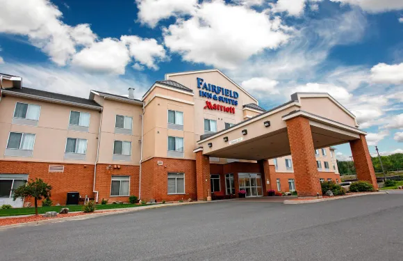 薩德伯裏萬楓酒店及套房