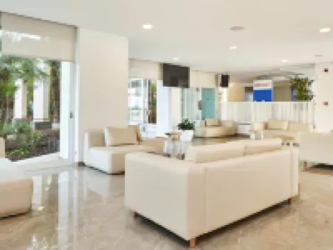 Globales Cala Bona โรงแรมในLlevant