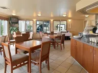 Super 8 by Wyndham Fort Nelson BC Hotels in Fort Nelson