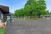 Red Carpet Inn Garfield Heights - Parkplatz