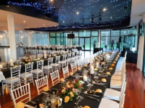 Sfera's Park Suites & Convention Centre