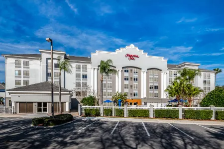 Hampton Inn Orlando/Lake Buena Vista Отели рядом с достопримечательностью «Бейзилика оф Нешнел Шрайн оф Мэри, Квин оф Юниверс»