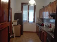 KING ROOM AMONG SEA ART TUSCAN COUNTRYSIDE