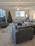 Cozy, Spacious, Great Location to amenities - Wifi