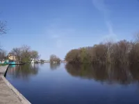 Cozy Home on Fox River w/ Outdoor Living  - 19 min  to EAA, 50 min to Lambeau Hotels in Omro