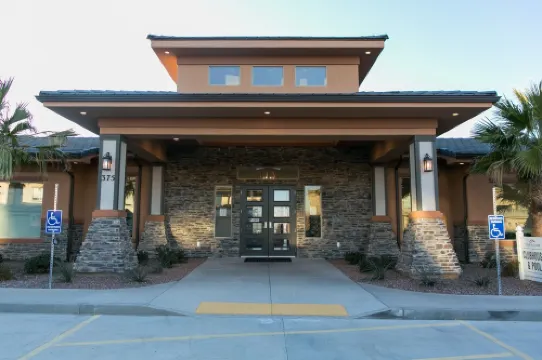 Beautiful Zion Village Townhome next to Clubhouse