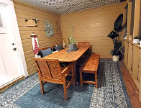 Magnolia Gnomes and Gardens, Large Fenced yard and Pets Stay Free!!