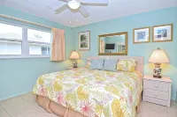 Sunset Boulevard - Beachfront with Tiki hut