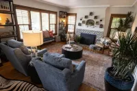 Cozy family home minutes from The University of Puget Sound!