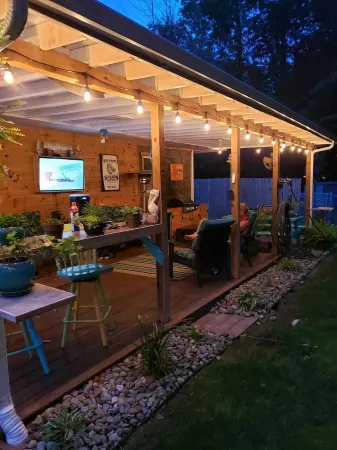 Keys cottage -walk to the strip,Private lot, 2bdr 3rd guestroom detached.Spire