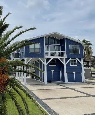 Relaxing Waterfront Canal Home in Treasure Island Hotels near BEES