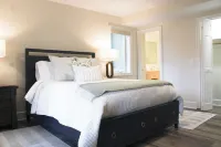Newly remodeled 3-bedroom house with private hot tub, in welcoming Lake Toxaway.