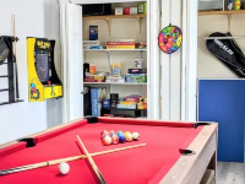The Good Vibez House! Mini Golf Course,Heated Pool,Hot Tub,Game Room,Angel Wing Hotels in Commack