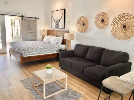 34- Amira Resort Condo, Heated Pool, Hot tub, Gym