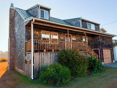 Pacific City River Front Loft Hotels near Cape Kiwanda State Natural Area