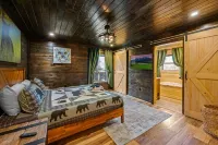 Christmas Decor * Walk to Coaster & Parkway * Bunkroom * Dogs