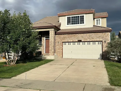 3 bedroom home by airport. Short drive to Anschultz Medical Center.