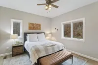 Mountain View’s with Hot Tub & Pool Table on Beech Mountain. Sleeps 10.