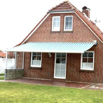 Detached modern vacation home with large garden near the dyke!