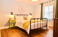 Heartwood♥ Cabin loft w/private HotTub, Hiking, Fishing, & Ziplines on 66 acres!