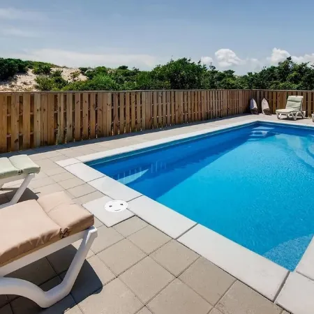 Oceanfront Bliss w/ outdoor pool, hot tub and beds made !