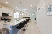 Beautiful home-private spa/pool 5BD 5.5 BA