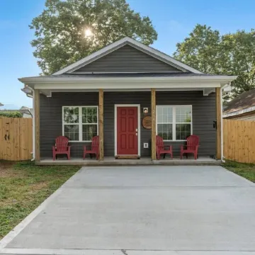 Bourbon Run - HotTub/ Ark 30min/ Horse Park 12min/ Walk Downtown/ 4BR Sleeps 8